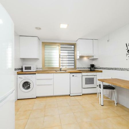 Iloftmalaga Larios-Strachan ภายนอก รูปภาพ