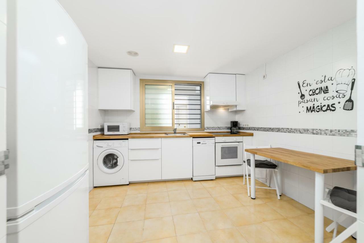 Iloftmalaga Larios-Strachan ภายนอก รูปภาพ
