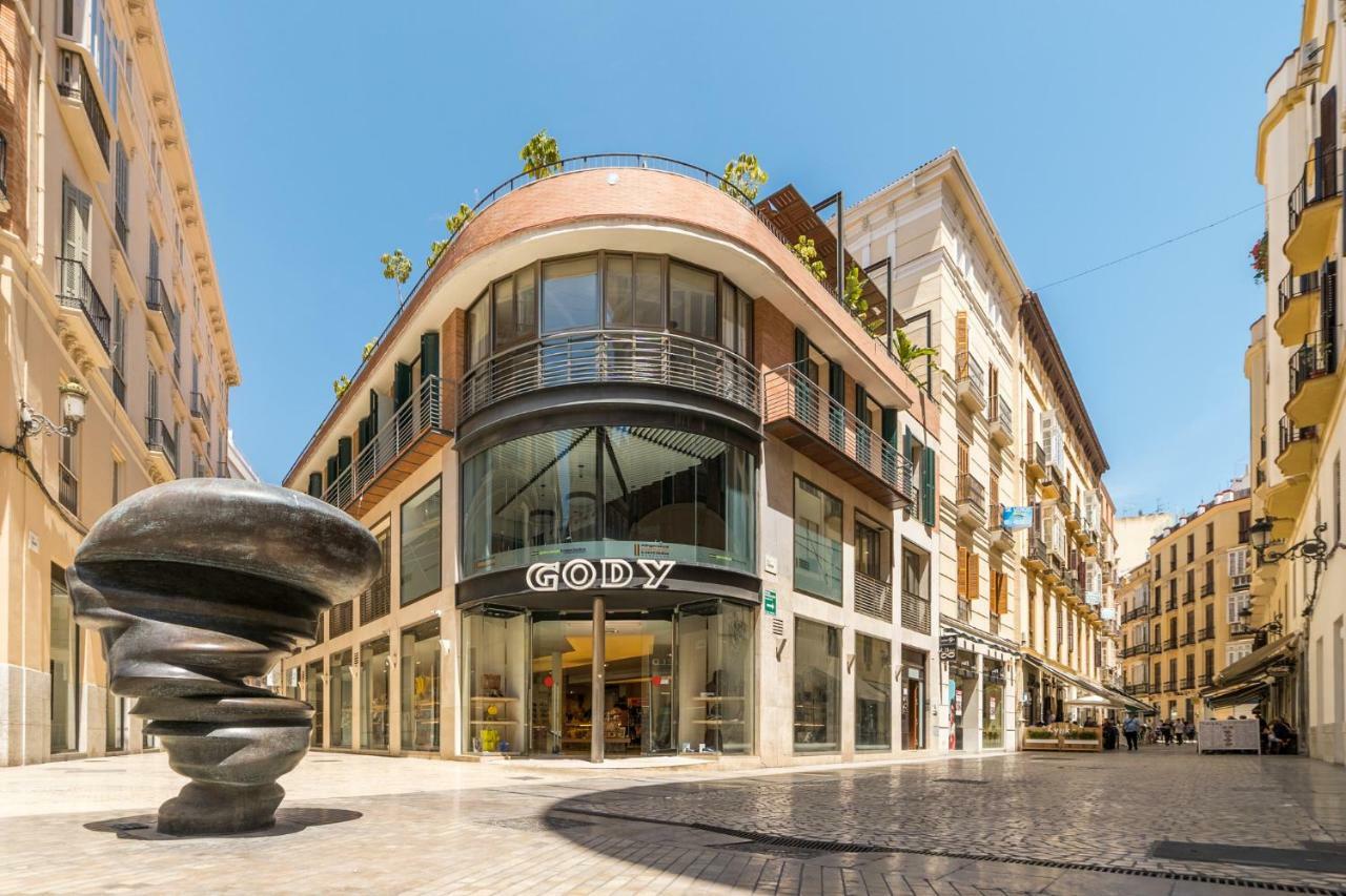 Iloftmalaga Larios-Strachan ภายนอก รูปภาพ