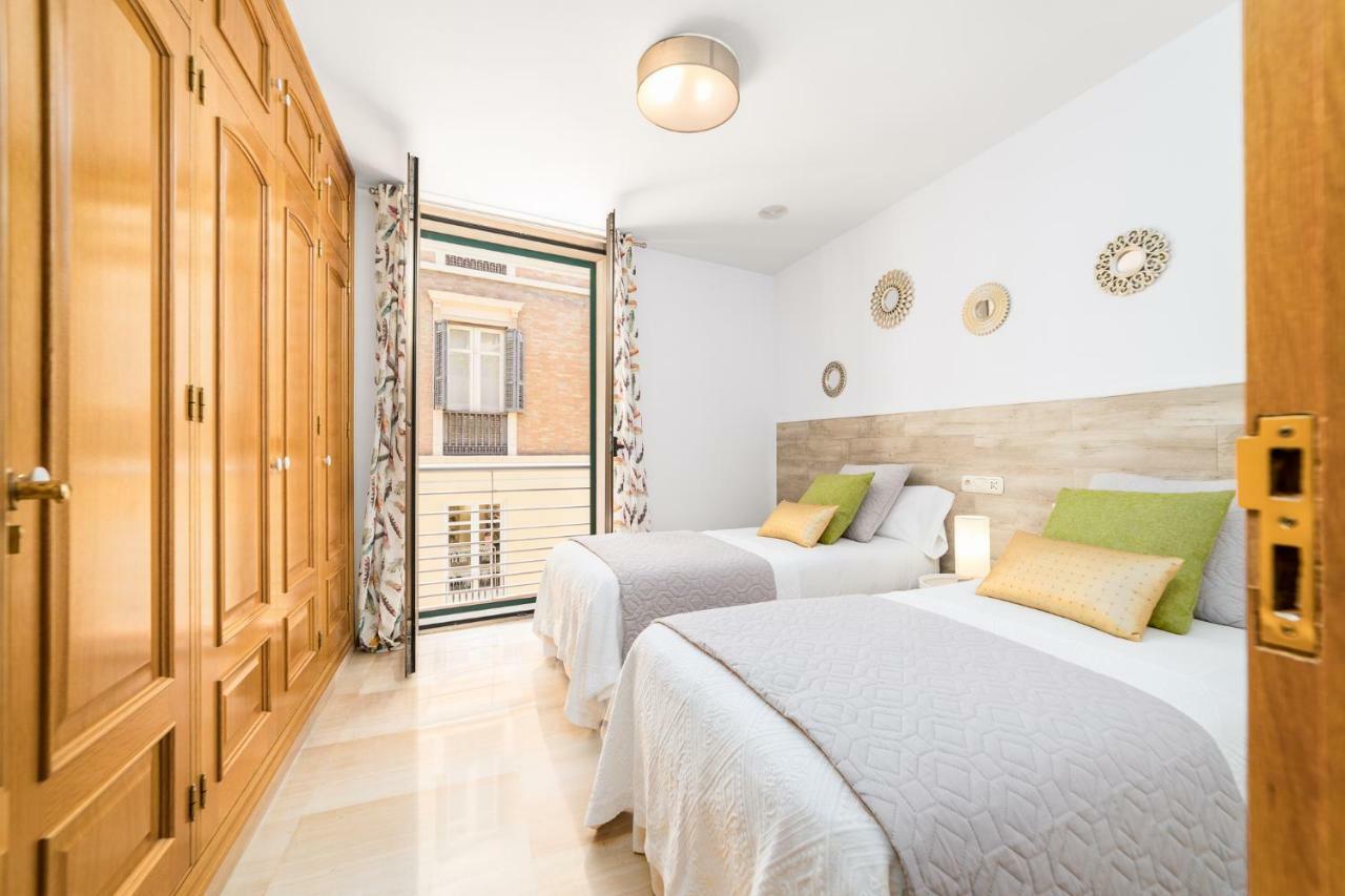 Iloftmalaga Larios-Strachan ภายนอก รูปภาพ