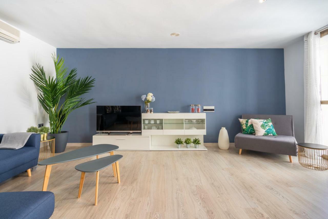 Iloftmalaga Larios-Strachan ภายนอก รูปภาพ